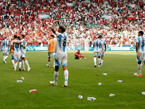 Huấn luyện viên Javier Mascherano tức giận khi Argentina bị xử thua Morocco