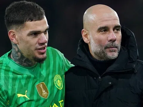 Thủ môn Ederson bác tin đồn rời Man City trong mùa hè năm nay