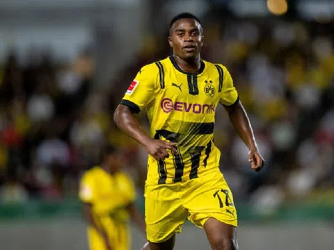 Tiền đạo Youssoufa Moukoko muốn rời Dortmund