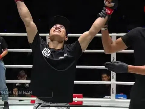 Võ sĩ Phạm Văn Nam giành chiến thắng trong ngày ra mắt ONE Championship