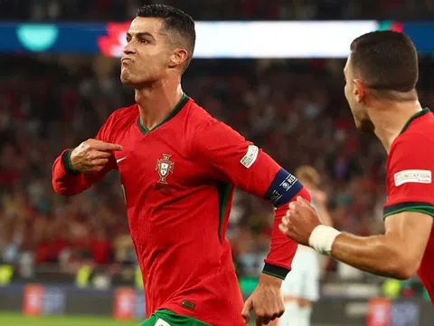 Cristiano Ronaldo tự phá kỷ lục ghi bàn khi cùng Bồ Đào Nha hạ gục Scotland