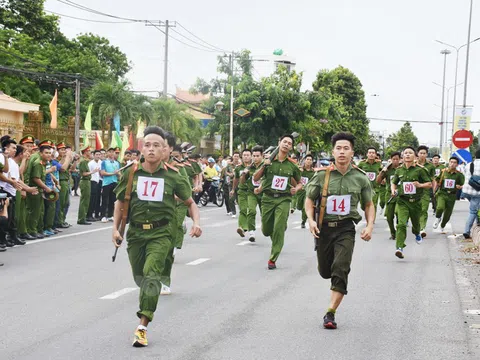 Công an tỉnh Bến Tre rèn luyện thể dục, thể thao cho cán bộ, chiến sĩ