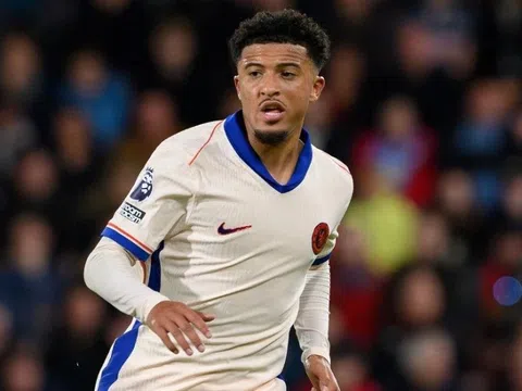 Jadon Sancho được khen ngợi