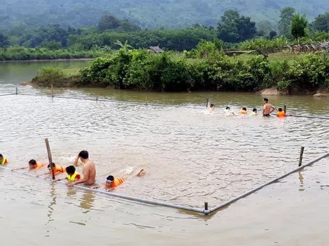 Hòa Bình đẩy mạnh phong trào tập bơi cho thanh thiếu nhi