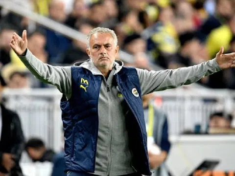 Huấn luyện viên Mourinho thiết lập cột mốc mới trong sự nghiệp cầm quân