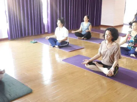 Bác Bích Nguyệt - ở Hưng Yên hỏi: Xin cho biết, phụ nữ trung niên có nên tập yoga không?