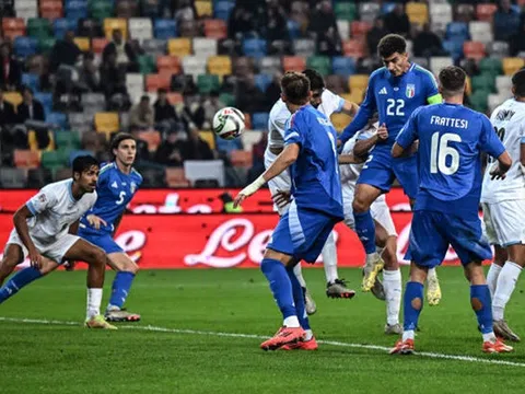 Italia đặt một chân vào tứ kết UEFA Nations League sau trận thắng đậm