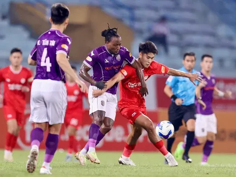 Vòng 5 V.League 2024-2025: Becamex Bình Dương bại trận dù được chơi hơn người