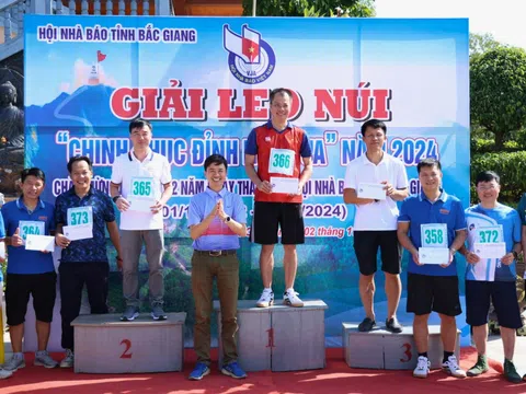 Giải Leo núi "Chinh phục đỉnh Non Vua"