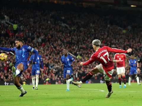 Huấn luyện viên Van Nistelrooy tiếc nuối khi Man United chia điểm với Chelsea