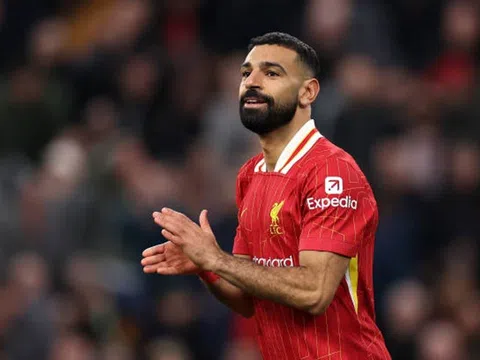 Huấn luyện viên Arne Slot không lo lắng về tương lai của Mohamed Salah