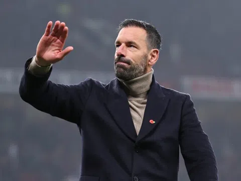 Van Nistelrooy không muốn rời Man United, huấn luyện viên Ruben Amorim chưa hoàn tất giấy tờ