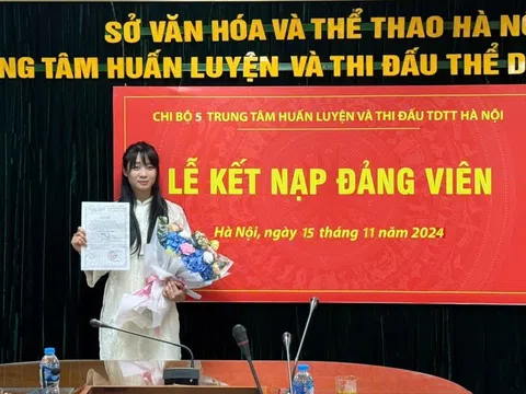 Võ sĩ Dương Thúy Vi vinh dự được kết nạp Đảng