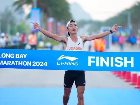 Phạm Hồng Lệ và Hoàng Nguyên Thanh vô địch giải chạy Marathon Quốc tế Di sản Hạ Long 2024