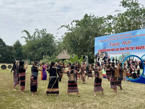 Bảo tồn lễ hội truyền thống tại các địa phương khai thác, xây dựng sản phẩm phục vụ phát triển du lịch