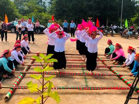 Xây dựng mô hình bảo tồn, phát huy văn hóa phi vật thể các dân tộc thiểu số