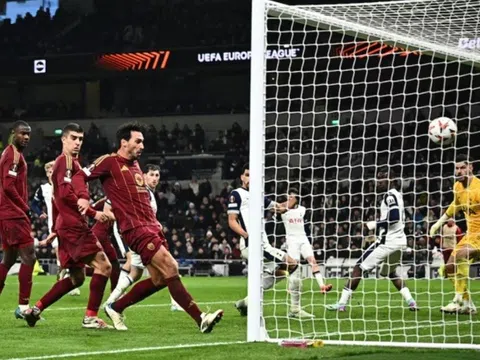 Tottenham đánh rơi chiến thắng trước AS Roma ở phút bù giờ