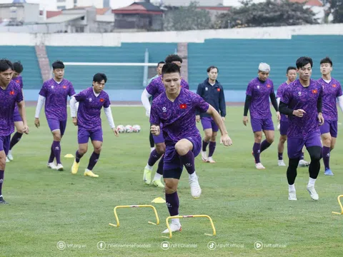ASEAN Cup 2024: Huấn luyện viên Kim Sang-sik “tọa sơn quan hổ đấu”
