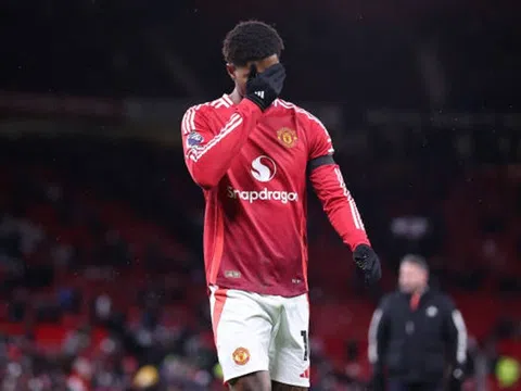 Marcus Rashford bị đồng đội ở Man United cô lập