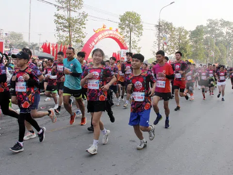 Hơn 600 vận động viên tranh tài giải Chạy “Bắc Giang mùa quả ngọt”