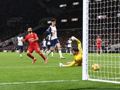 Liverpool nhấn chìm Tottenham trong trận đấu 9 bàn thắng