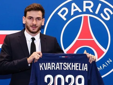 Khvicha Kvaratskhelia nhận lương cao gấp 6 lần khi gia nhập PSG