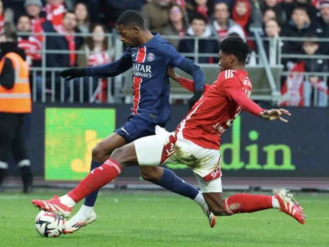 Tiền đạo Ousmane Dembele lập hat-trick trong chiến thắng đậm của PSG
