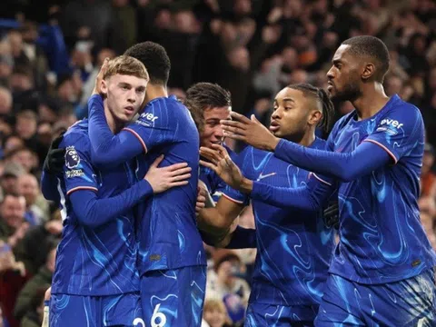 Ngược dòng giành trọn 3 điểm, Chelsea trở lại tốp 4 Premier League