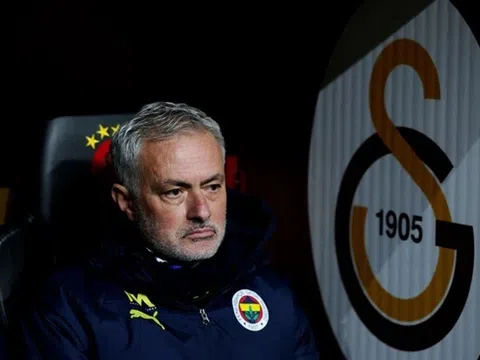 Galatasaray khởi kiện huấn luyện viên Jose Mourinho