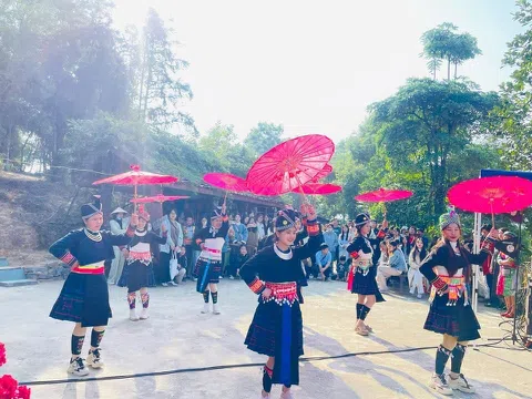 Tuổi trẻ với văn hóa truyền thống