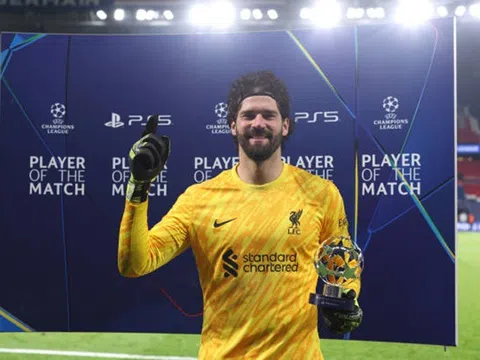 Alisson và Szczesny cùng lập kỷ lục tại vòng 1/8 Champions League