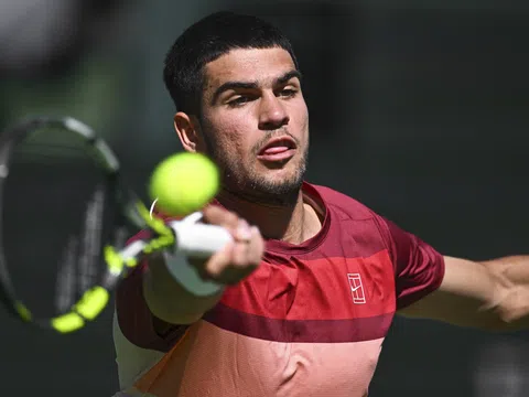 Alcaraz giành vé muộn vào vòng 4 Indian Wells