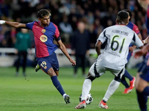 Lamine Yamal tỏa sáng, Barcelona đoạt vé vào tứ kết Champions League