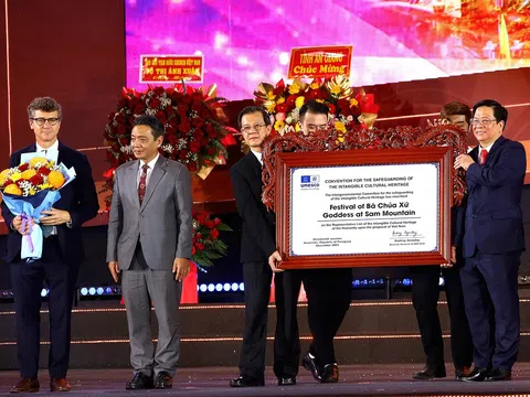 An Giang đón bằng công nhận của UNESCO và khai hội Vía Bà Chúa Xứ Núi Sam