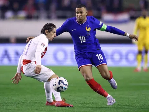 Mbappe trở lại, Pháp vẫn thua sốc