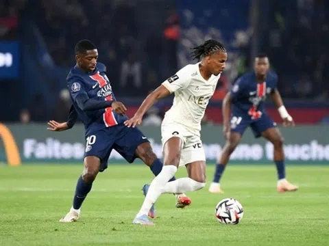Vòng 31 Ligue 1: PSG lỡ kỉ lục Ligue 1 sau trận thua sốc Nice