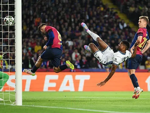 Dumfries lập kỳ tích, HLV Inzaghi tiếc nuối không thắng Barcelona