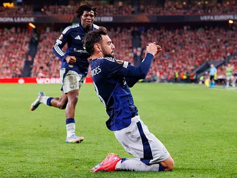 Bruno Fernandes lập kỉ lục tại Europa League, Tottenham trả giá cực đắt
