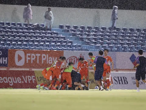 Vòng 22 V.League 2024-2025: Thủ môn Bùi Tiến Dũng ghi bàn “điên rồ”, Hà Nội thắng nghẹt thở tại Vinh