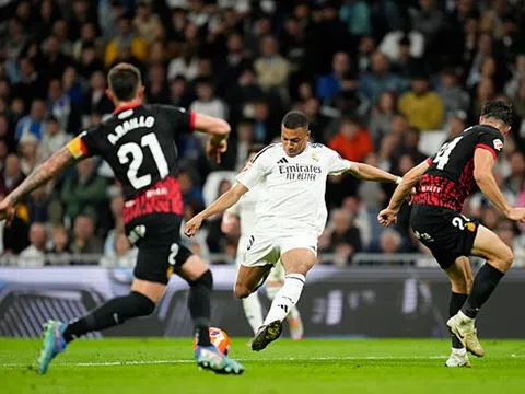 Thắng kịch tính, Real Madrid phả hơi nóng vào gáy Barcelona trong cuộc đua vô địch