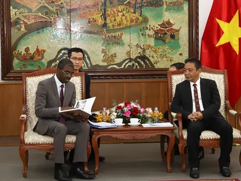 Thứ trưởng Hoàng Đạo Cương tiếp và làm việc với Giám đốc Trung tâm Di sản thế giới