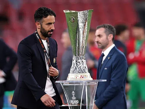Huấn luyện viên Amorim dọa rời Man United, McTominay tranh giải Cầu thủ xuất sắc nhất Serie A