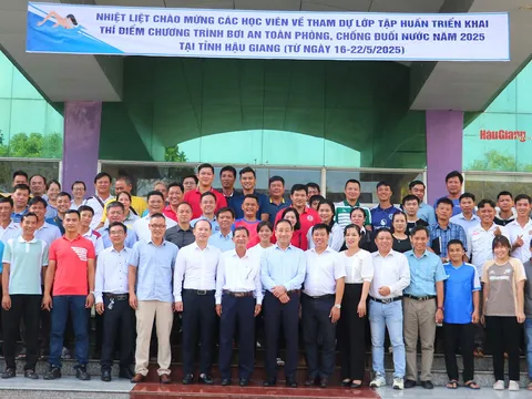 Hậu Giang tổ chức tập huấn Chương trình bơi an toàn phòng, chống đuối nước năm 2025