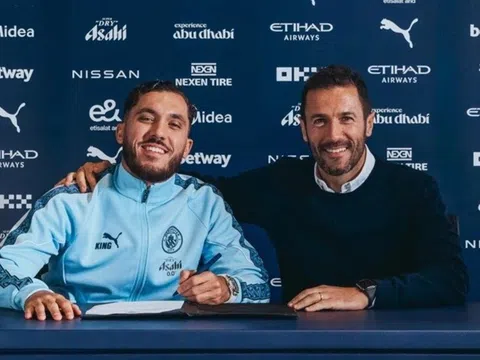 Man City công bố tân binh thứ ba