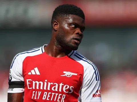 Arsenal chia tay với Thomas Partey, rộng cửa chiêu mộ Benjamin Sesko