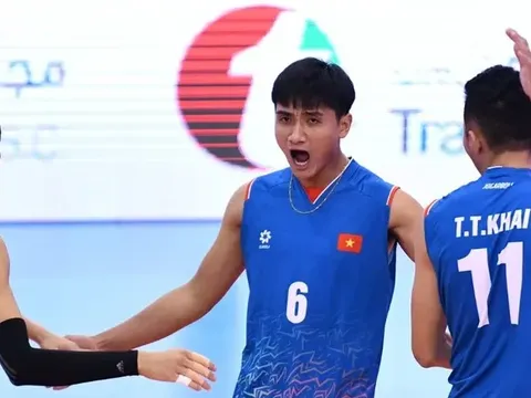 Đội trưởng Phạm Văn Hiệp cùng đội tuyển bóng chuyền nam dự SEA V.League 2025