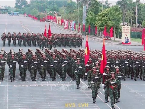 Khoảng 30.000 đại biểu và nhân dân dự diễu binh, diễu hành mừng 80 năm Cách mạng tháng Tám và Quốc khánh 2/9