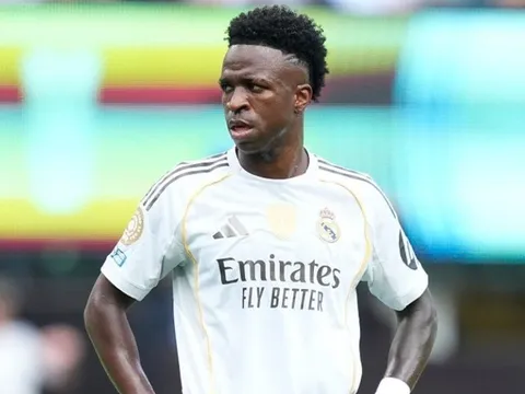Liverpool hỏi mua Vinicius từ Real Madrid với mức giá kỷ lục