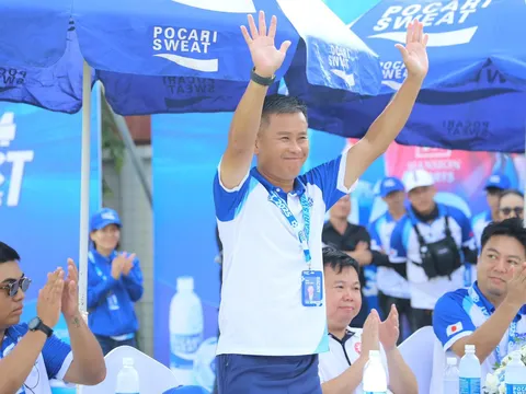 Huấn luyện viên Đinh Hồng Vinh giám sát hàng trăm tài năng nhí tranh tài ở chương trình "Giấc mơ bóng đá Nhật Bản"