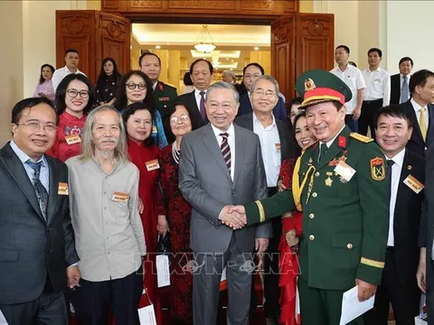 Trí thức, nhà khoa học, văn nghệ sĩ tiếp tục là lực lượng tiên phong mở đường cho dân tộc tiến lên mạnh mẽ